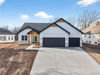 10643 Village Drive, Foristell, MO 63348
