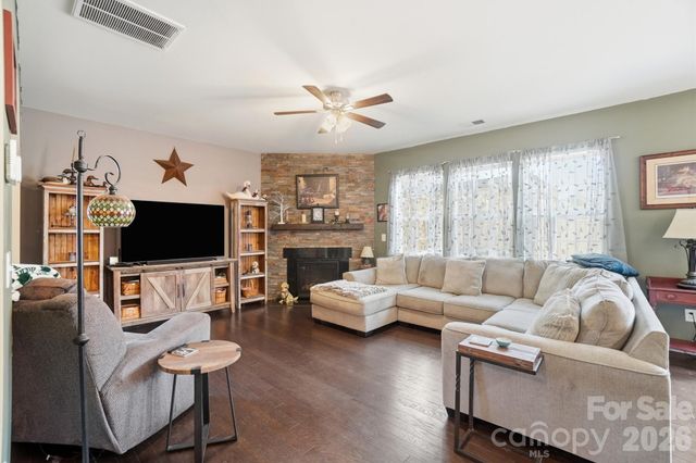 137 Falls Cove Drive, Troutman, NC 28166