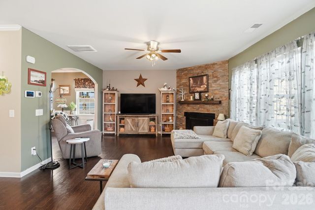 137 Falls Cove Drive, Troutman, NC 28166