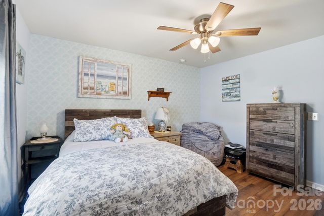 137 Falls Cove Drive, Troutman, NC 28166