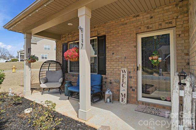 137 Falls Cove Drive, Troutman, NC 28166