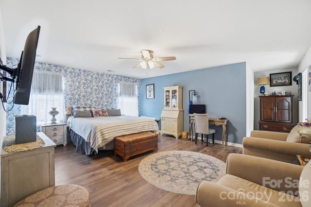 137 Falls Cove Drive, Troutman, NC 28166