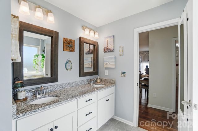 137 Falls Cove Drive, Troutman, NC 28166