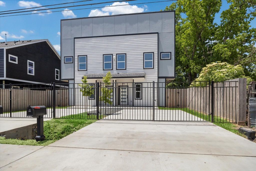 990-992 Marjorie Street, Houston, TX 77088