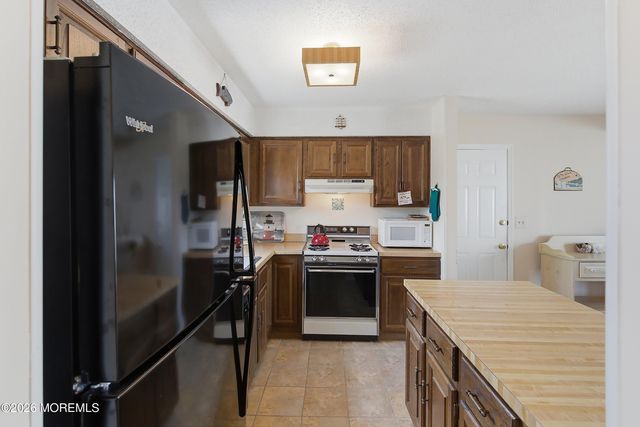 390 Bayview Avenue, Bayville, NJ 08721