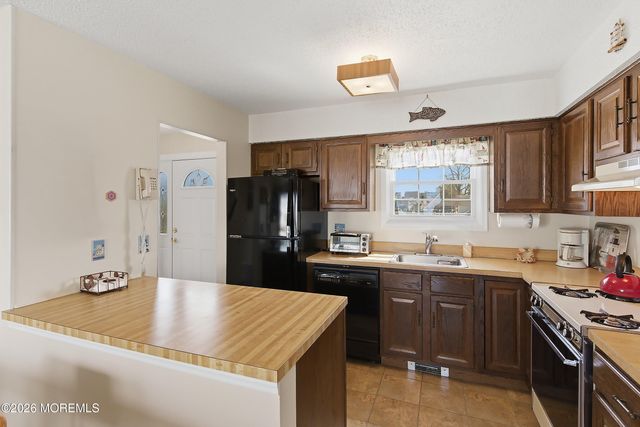 390 Bayview Avenue, Bayville, NJ 08721