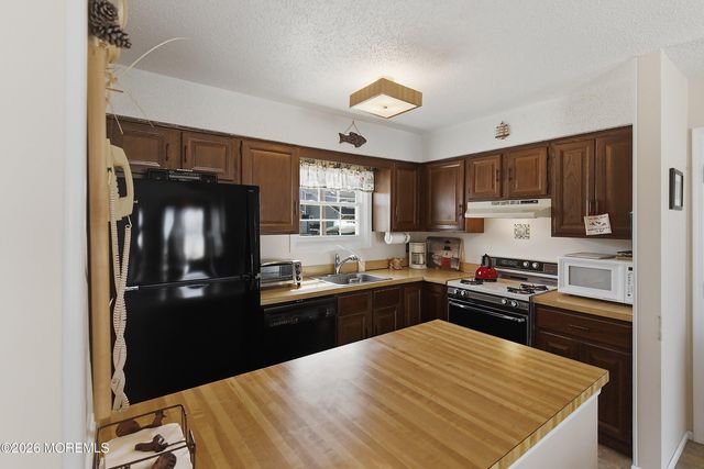 390 Bayview Avenue, Bayville, NJ 08721