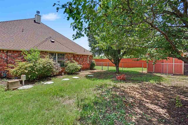 1 NW Shelter Lake Dr, Lawton, OK 73505