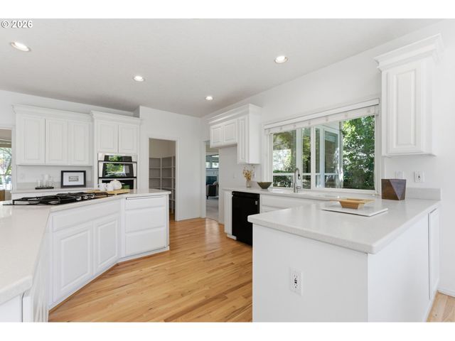 5914 Sw KRUSE RIDGE Dr, Portland, OR 97219