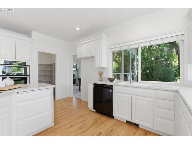 5914 Sw KRUSE RIDGE Dr, Portland, OR 97219