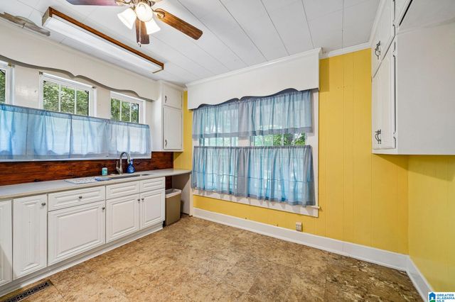 201 4TH AVENUE, Midfield, AL 35228