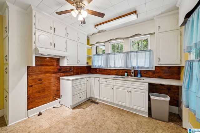 201 4TH AVENUE, Midfield, AL 35228