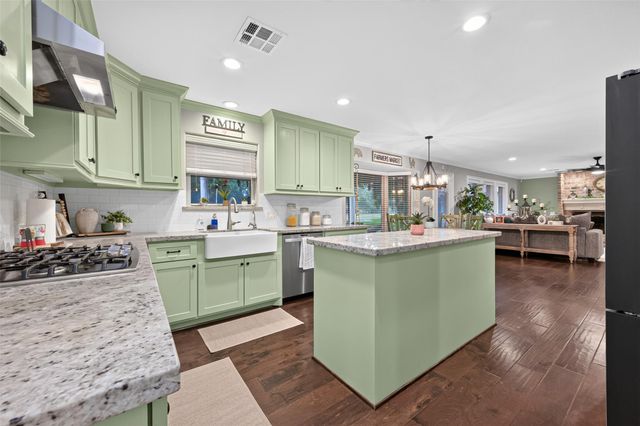 746 Stone Mountain Drive, Conroe, TX 77302