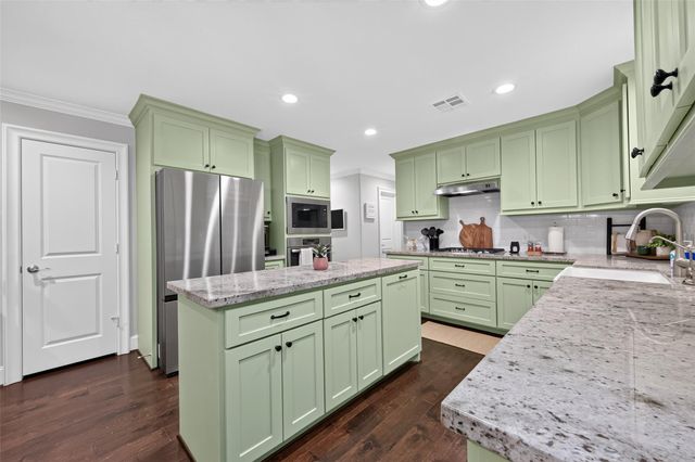 746 Stone Mountain Drive, Conroe, TX 77302