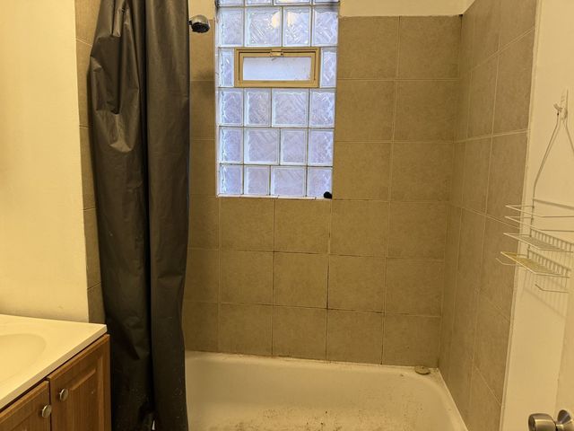 1044 W Marquette Road, Chicago, IL 60621