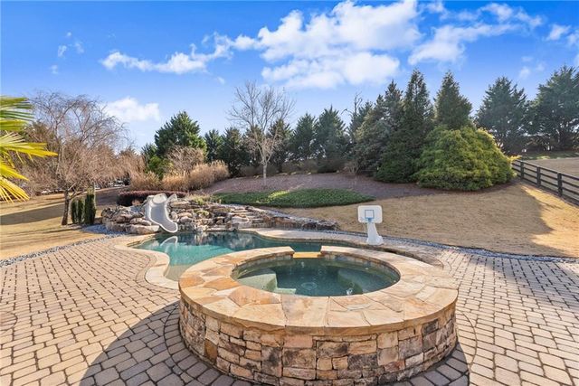 6078 Green Tree Lane, Gainesville, GA 30506