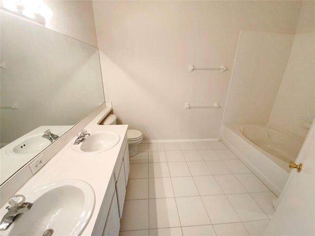 1136 KENNEWICK COURT, Wesley Chapel, FL 33543