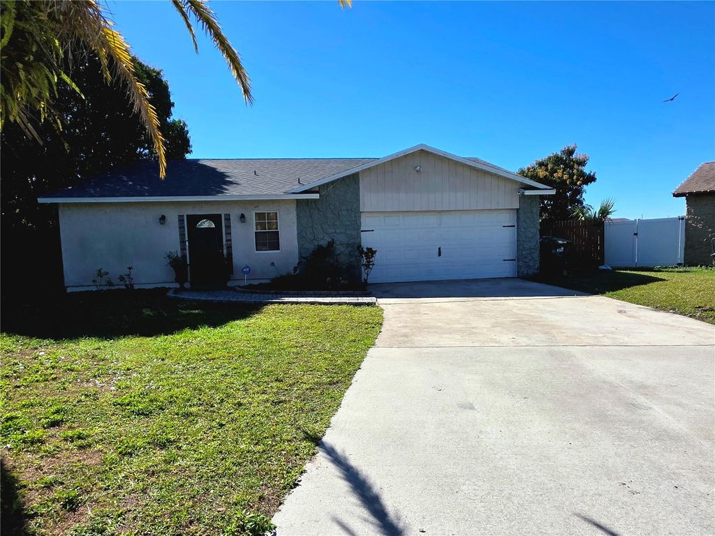 Image 2 of property listing at 5662 MARVELL AVENUE, Orlando, FL 32839