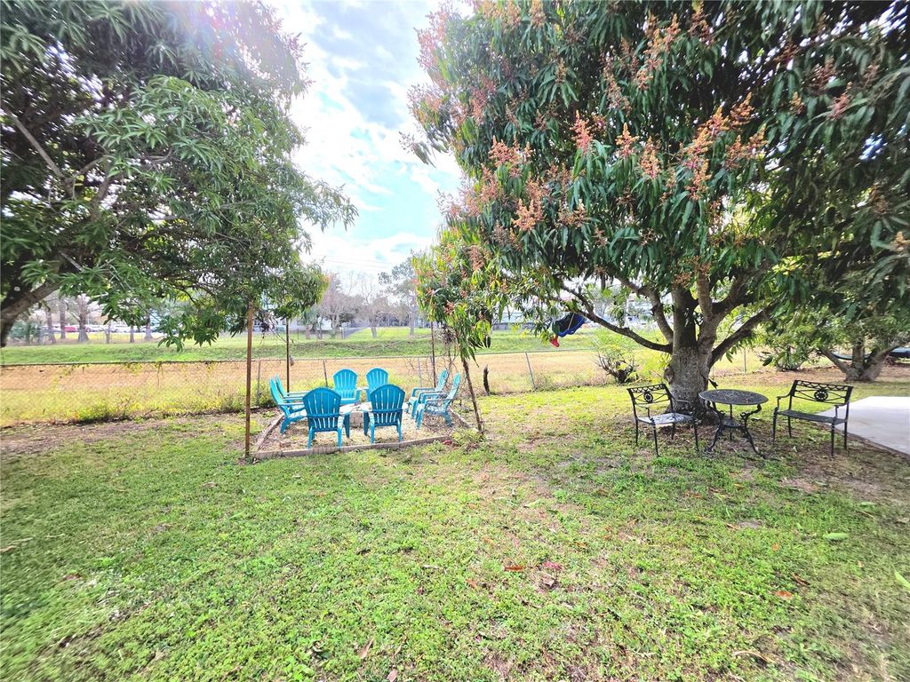 Image 15 of property listing at 5662 MARVELL AVENUE, Orlando, FL 32839