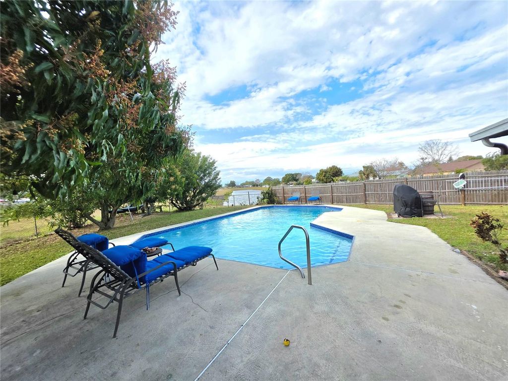 Image 17 of property listing at 5662 MARVELL AVENUE, Orlando, FL 32839