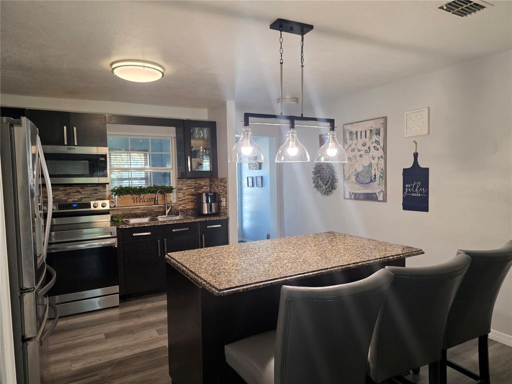 Image 4 of property listing at 5662 MARVELL AVENUE, Orlando, FL 32839