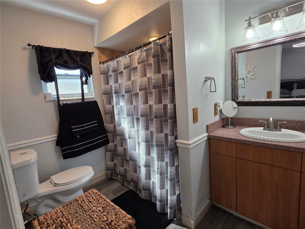 Image 7 of property listing at 5662 MARVELL AVENUE, Orlando, FL 32839