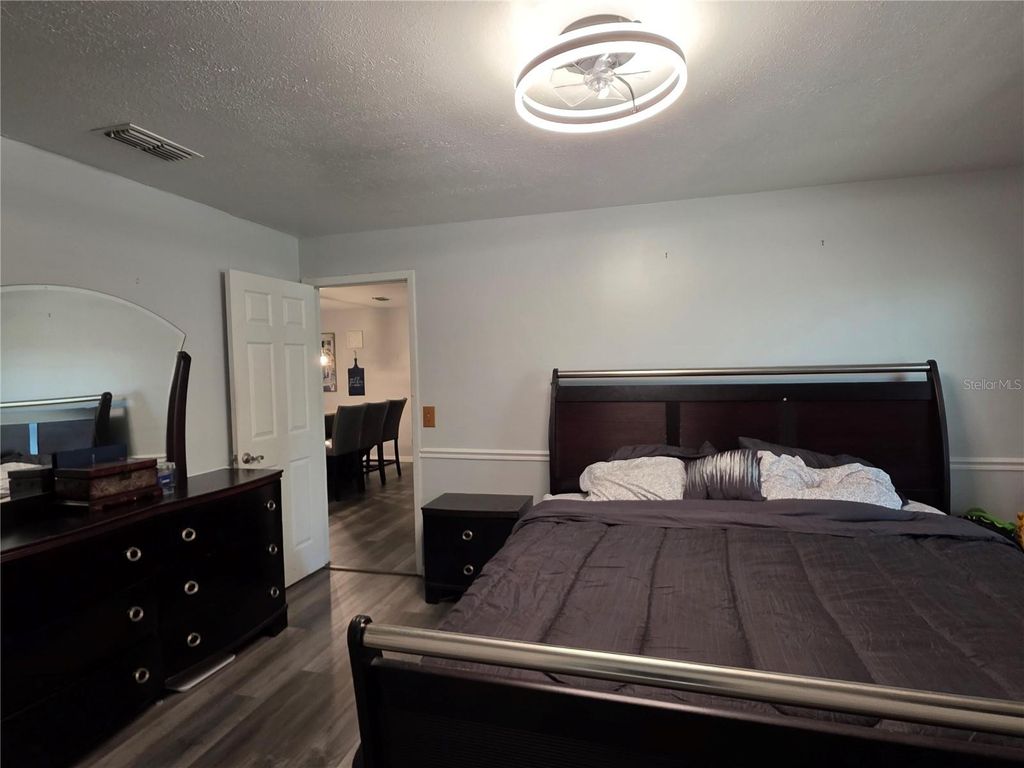 Image 8 of property listing at 5662 MARVELL AVENUE, Orlando, FL 32839