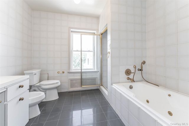 486 Oxford Road, Cedarhurst, NY 11516