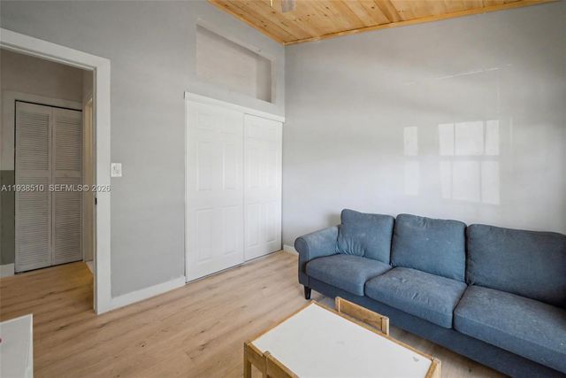 2350 Pecan Ct, Pembroke Pines, FL 33026