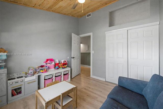 2350 Pecan Ct, Pembroke Pines, FL 33026