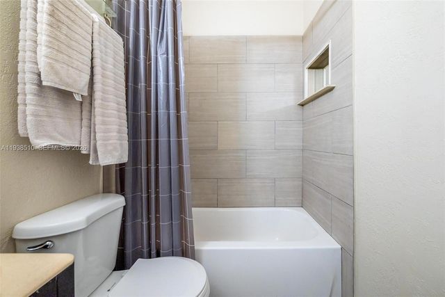 2350 Pecan Ct, Pembroke Pines, FL 33026