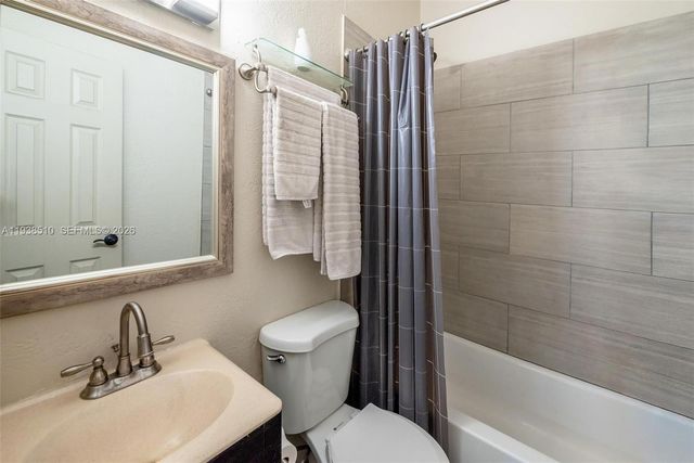 2350 Pecan Ct, Pembroke Pines, FL 33026