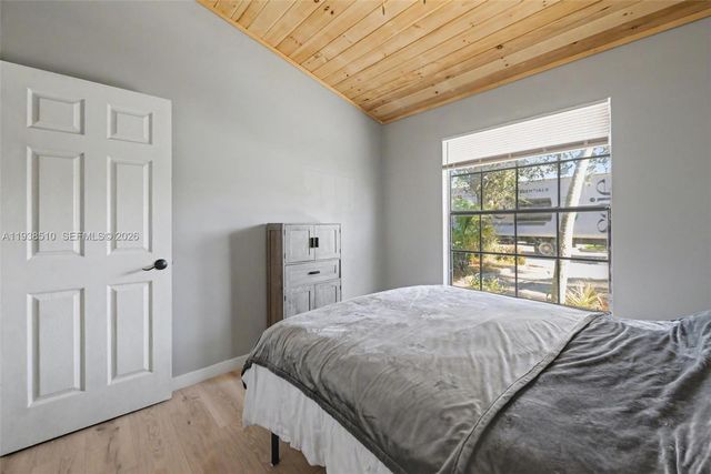 2350 Pecan Ct, Pembroke Pines, FL 33026