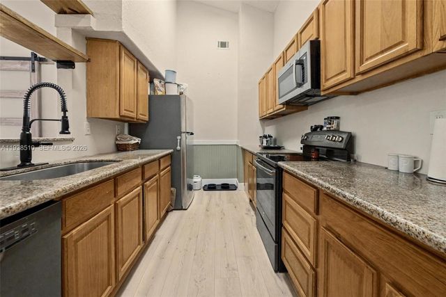 2350 Pecan Ct, Pembroke Pines, FL 33026