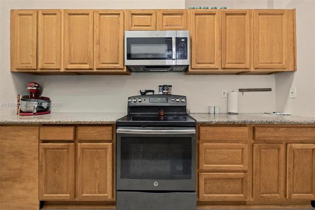 2350 Pecan Ct, Pembroke Pines, FL 33026