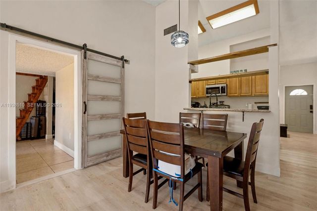 2350 Pecan Ct, Pembroke Pines, FL 33026