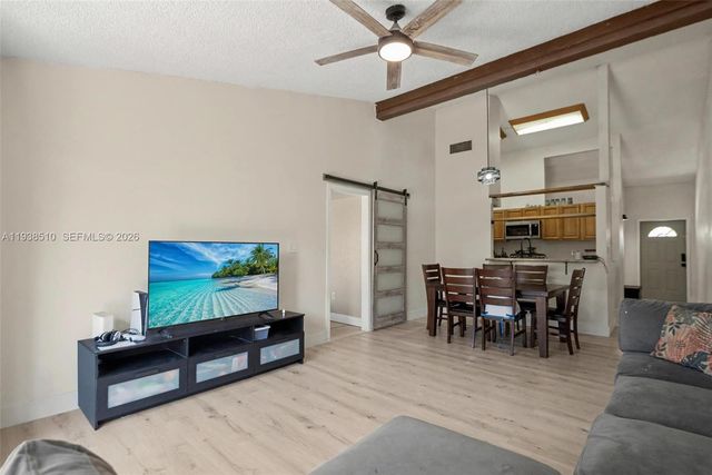 2350 Pecan Ct, Pembroke Pines, FL 33026