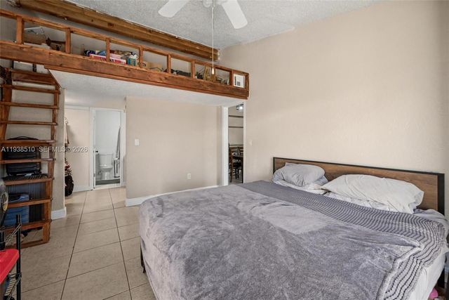 2350 Pecan Ct, Pembroke Pines, FL 33026