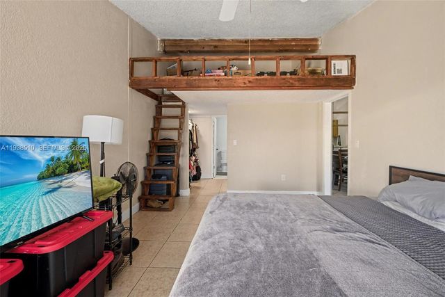 2350 Pecan Ct, Pembroke Pines, FL 33026