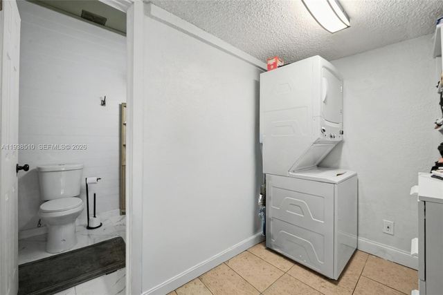 2350 Pecan Ct, Pembroke Pines, FL 33026