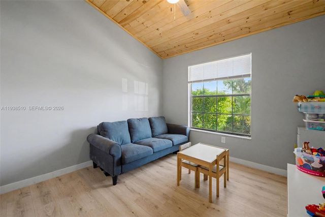 2350 Pecan Ct, Pembroke Pines, FL 33026