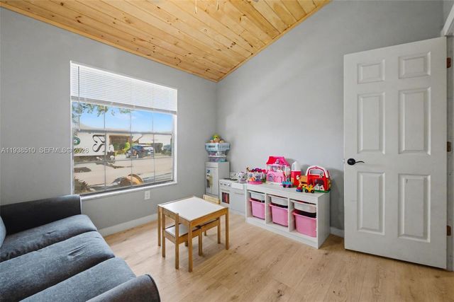 2350 Pecan Ct, Pembroke Pines, FL 33026