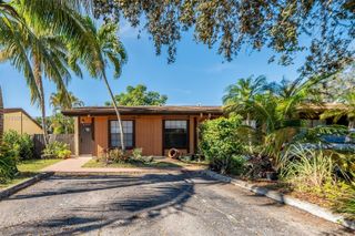 2350 Pecan Ct, Pembroke Pines, FL 33026