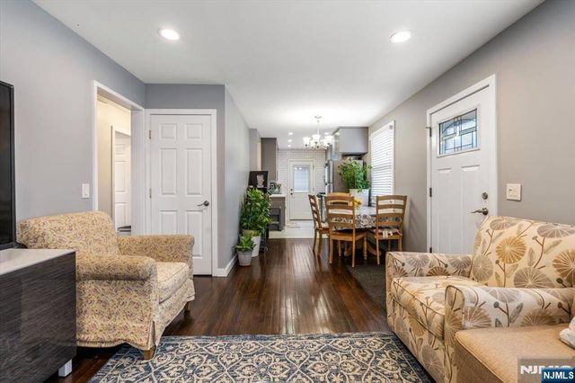 1434 Madison Place, Pompton Lakes, NJ 07442