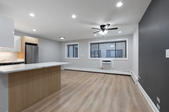 6758 N Sheridan Avenue 245, Chicago, IL 60626