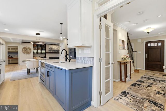 10300 CROWN POINT CT, Potomac, MD 20854