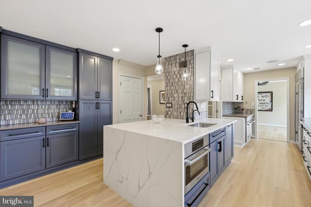 10300 CROWN POINT CT, Potomac, MD 20854