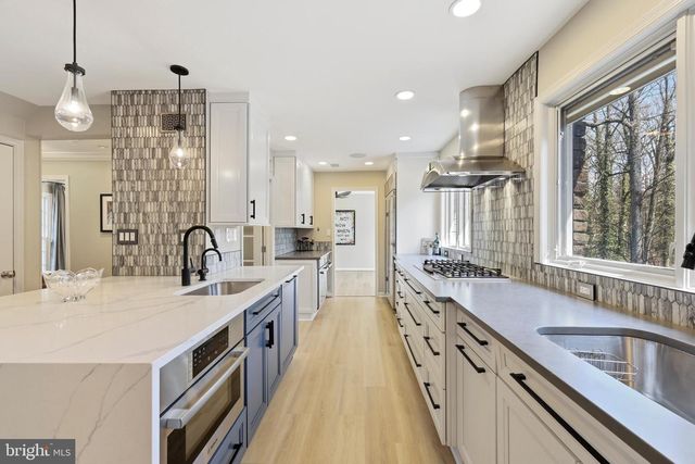 10300 CROWN POINT CT, Potomac, MD 20854