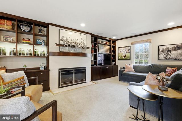 10300 CROWN POINT CT, Potomac, MD 20854