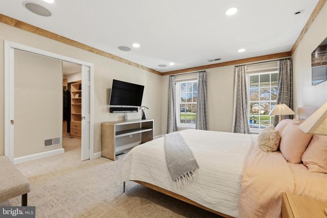 10300 CROWN POINT CT, Potomac, MD 20854